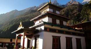 Буддистский монастырь Ribum Monastery, Непал (26 фото)