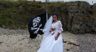 Ирландка вышла замуж за призрака Джека Воробья: "Духовный секс лучше физического" (11 фото)