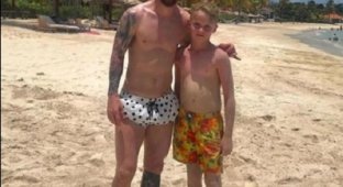 Мальчик искал с кем бы поиграть на пляже и случайно встретил суперзвезду мирового масштаба (2 фото)