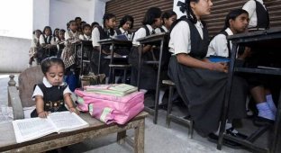 Самая маленькая школьница в мире - Jyoti Amge (5 фотографий)
