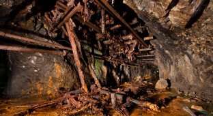 Заброшенная железнорудная шахта (25 фото)