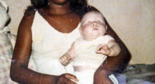 Бразильская мамаша родила тройню альбиносов (11 фото)