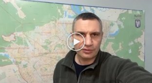 Из-за пожара, который случился после обстрела ТЦ в Киеве, наблюдается загрязнение воздуха, сообщил мэр Кличко