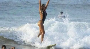 Сексуальные девочки, занимающиеся серфингом (34 фото)