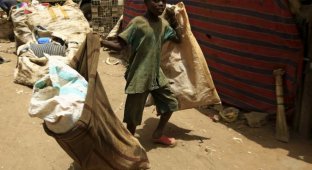 Переработка мусора в Судане (16 фото)