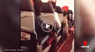 Самолёт AirAsia трясло, как стиральную машину