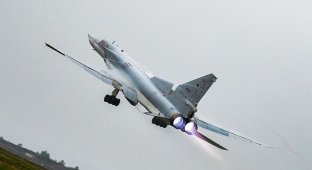 В ЧП на аэродроме под Калугой погибли три члена экипажа Ту-22М3 (2 фото)