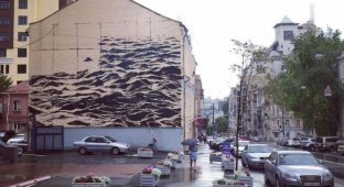 Волнующееся Черное море на стене трехэтажки в Киеве (4 фото)