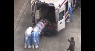 В Китае уже девятый человек погиб от нового коронавируса — вирус добрался до США (фото + видео)