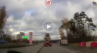 Видео обрушения балки на Рублево-Успенском шоссе
