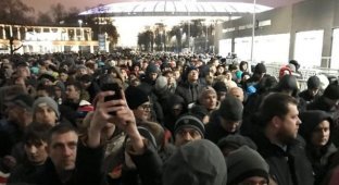 На выходе со стадиона «Лужники» возникла давка (4 фото + видео)