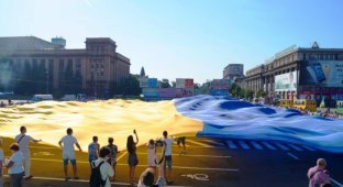 В Днепре развернули государственный флаг Украины площадью 2000 400 квадратных метров