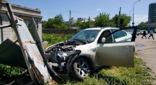 Авария BMW X6 на перекрестке с пожарной машиной (11 фото + видео)