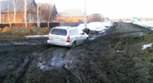 Жительницу Омской области обвинили в экстремизме за пост об ужасном состоянии дорог (2 фото)