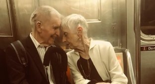 Парень сделал фото влюблённой пары в метро, и это история длиной в 65 лет (3 фото)