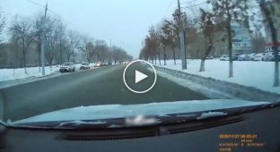 «За рулем был старый дед», — водитель избежал столкновения в Оренбурге