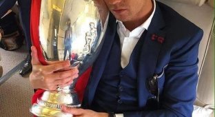 Роналду отдал все призовые за победу на Евро на лечение больных раком детей (1 фото)