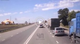 В Краснодарском крае «обочечник» на BMW проехал по встречной и кинул в фуру камень