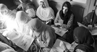 Афганские женщины-беженки (14 фото)