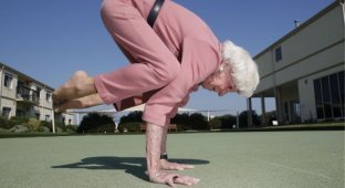  Бабуля и йога (4 Фото)