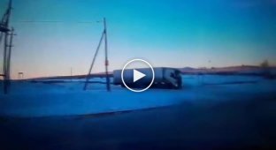 Самосвал раздавил шестерку в Забайкальском крае