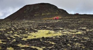 Единственный в своем роде: в Исландии есть вулкан, в который можно спуститься (5 фото)