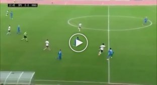 Нигерийский футболист забил фантастический гол с центра поля