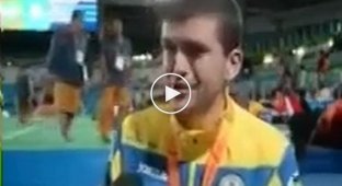 Олимпиец посвятил медаль погибшим в АТО