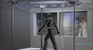Petman - робот который передвигается как человек (2 фото + видео)