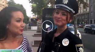 Как украинские девушки из Полиции делают Селфи в Instagram