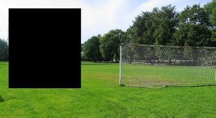 Футбольное поле с изюминкой (2 фото)