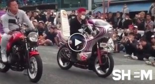 Японская музыкальная субкультура на мотоциклах