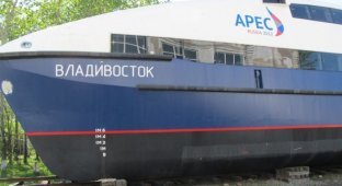 Как сегодня выглядит катамаран «Владивосток», построенный к саммиту АТЭС 2012 (34 фото)