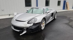 На продажу выставили разбитый Porsche Carrera GT: повреждения суперкара не кажутся слишком серьезными (7 фото)