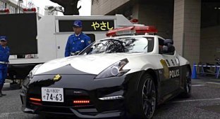 Крутые автомобили японских полицейских (10 фото)