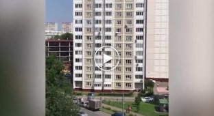 В Москве 25-летний наркоман спустился с многоэтажки по стене