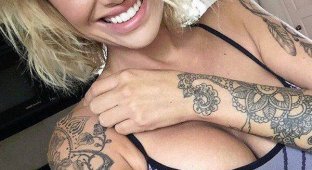 Симпатичные девушки с татуировками (30 фото)