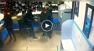 Посетителя бара в Уссурийске пырнули ножом в ходе драки