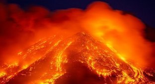 Самое сильное извержение вулкана Этна за 50 лет (23 фото)