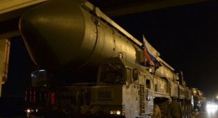 Успешный запуск российской межконтинентальной баллистической ракеты "Тополь" (4 фото + видео)