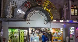Как устроен капсульный отель и ночная баня в Японии (31 фото)