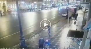 Водитель BMW насмерть сбил пешеходов на Невском проспекте