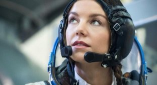 Дмитрий Рогозин предложил актрисе Алёне Мордовиной стать космонавтом (15 фото)