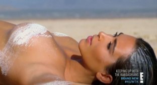 Обнаженная Ким Кардашьян в пустыне (6 фото)
