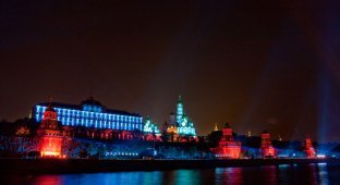 Праздничная иллюминация Кремля в Москве (14 фото)
