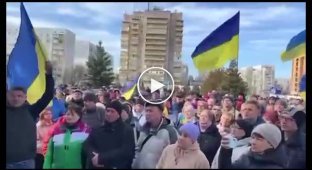 Проходит митинг с требованием его освободить заместителя мэра Ивана Самойдюка