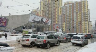 Сами виноваты: Как киевские автомобилисты загнали себя в снежную ловушку