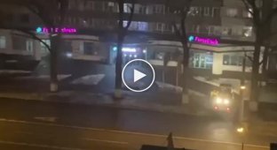 В Алматы кто-то протаранил банк экскаватором