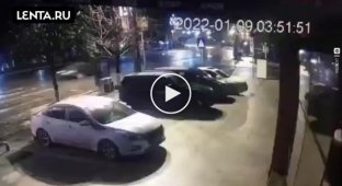 Удачно припарковался китаец потерял управление и перелетел через машины
