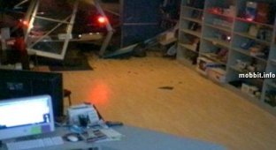 Видео ограбления компьютерного магазина с камер наблюдения (+ видео)